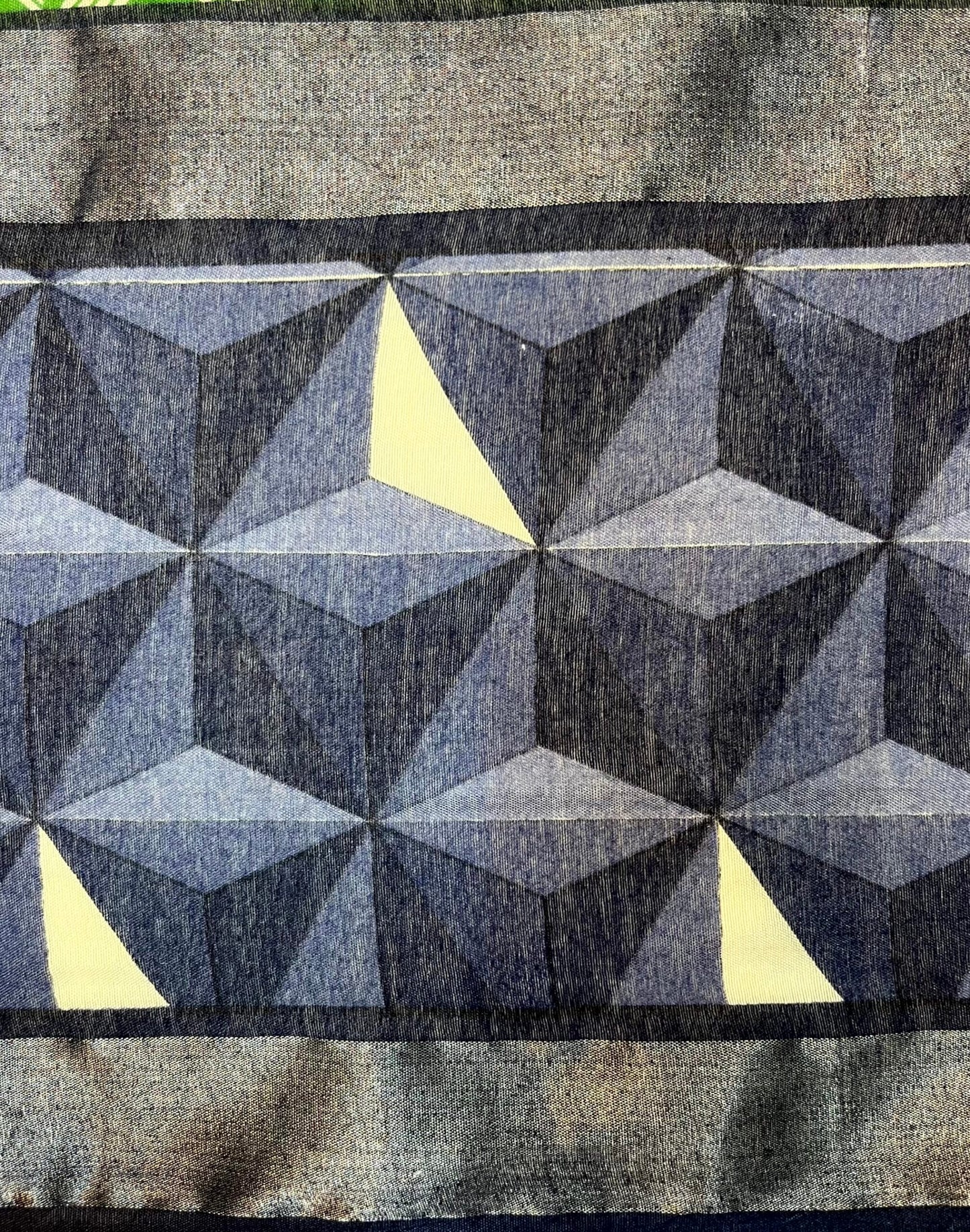 Green Viscose Silk Digital Print Zari Border with Body and Pallu Geometrical Design pr0132ds