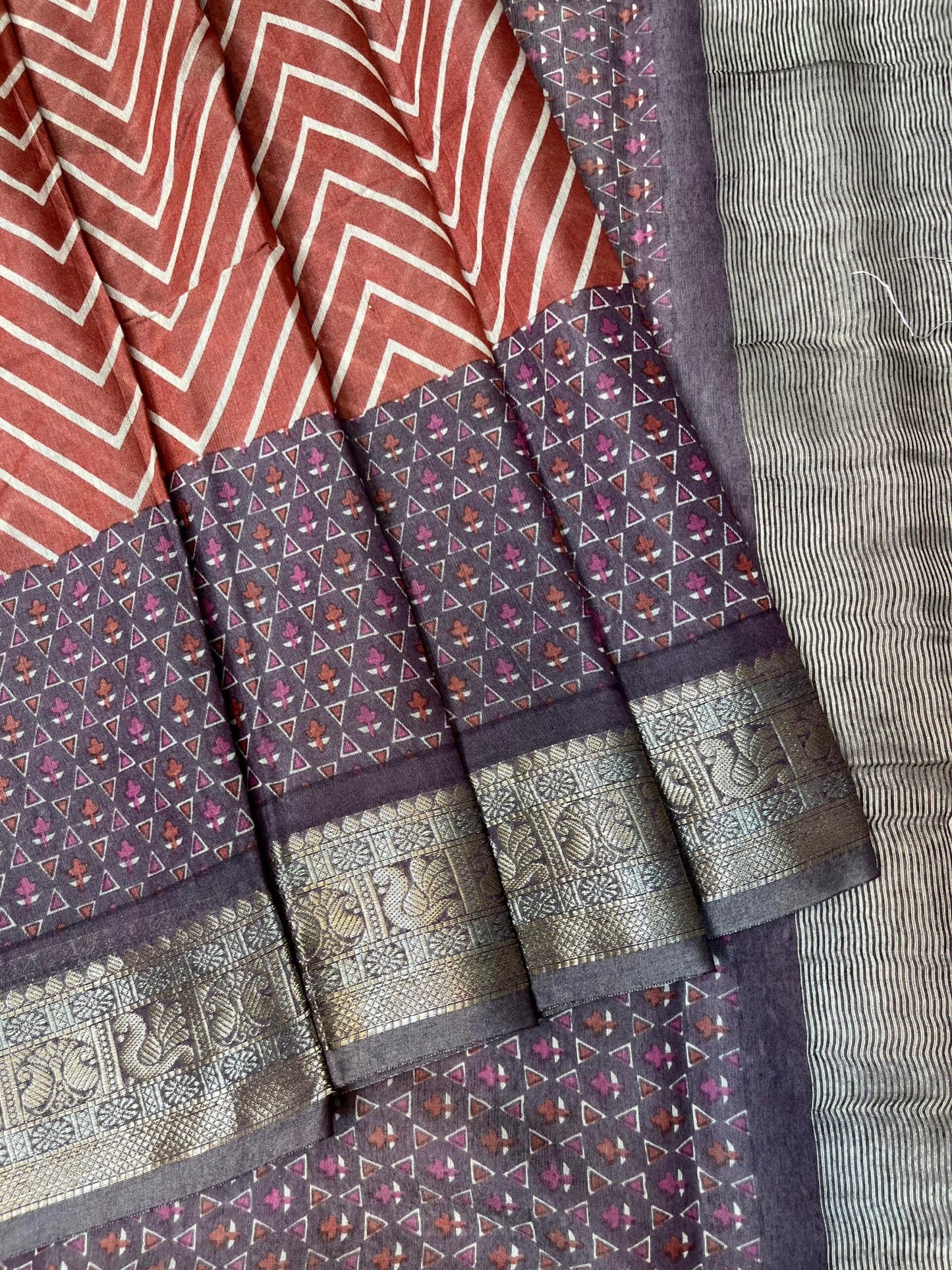 Peach Viscose Silk Digital Print Zari Border with Body and Pallu Zig-Zag Design pr0134ds