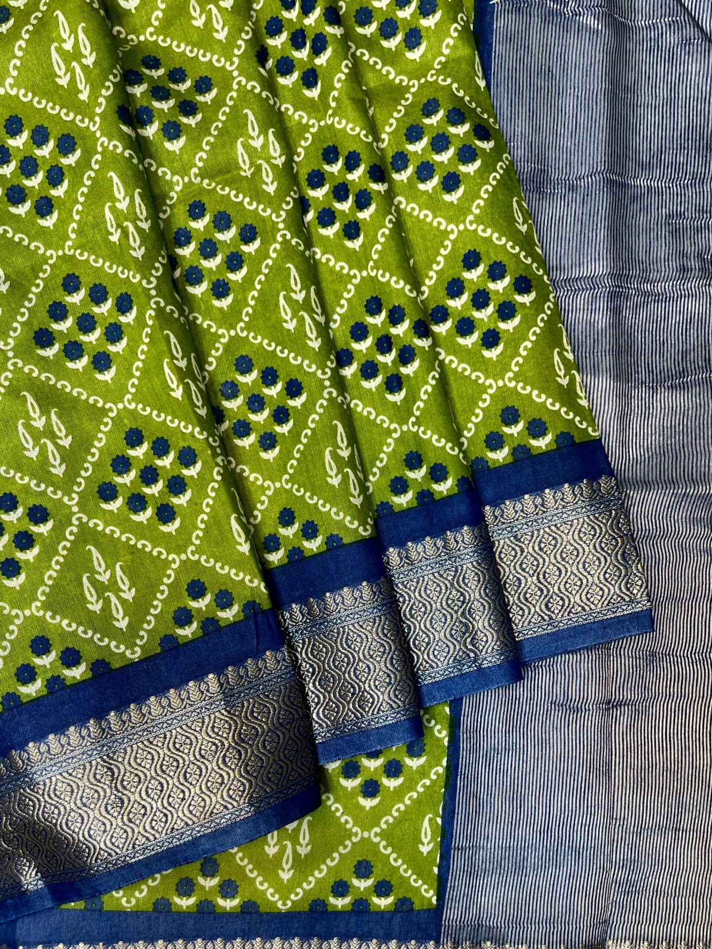 Green Viscose Silk Digital Print Zari Border with Body and Pallu Floral Design pr0136ds