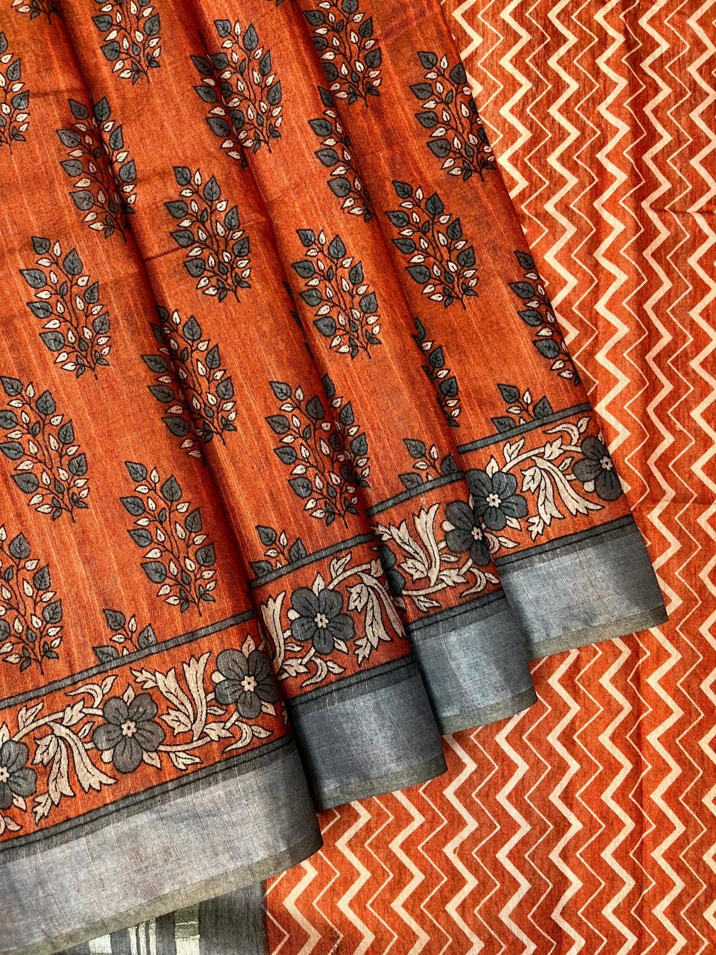 Orange Viscose Silk Digital Print Zari Border with Body and Pallu Floral Design pr0144ds