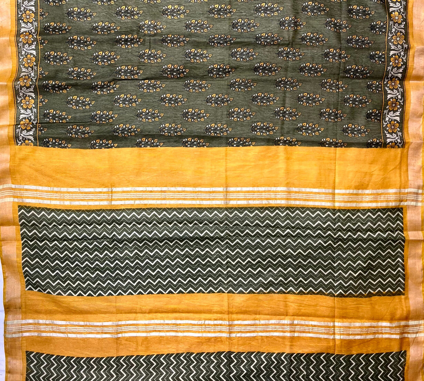 Grey Viscose Silk Digital Print Zari Border with Body and Pallu Floral Design pr0145ds