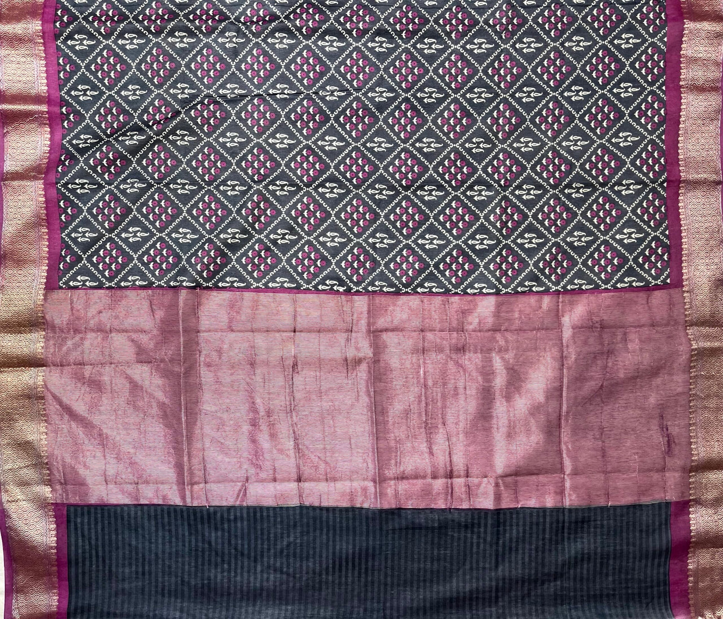 Black and Magenta Viscose Silk Digital Print Zari Border with Body and Pallu Floral Design pr0146ds