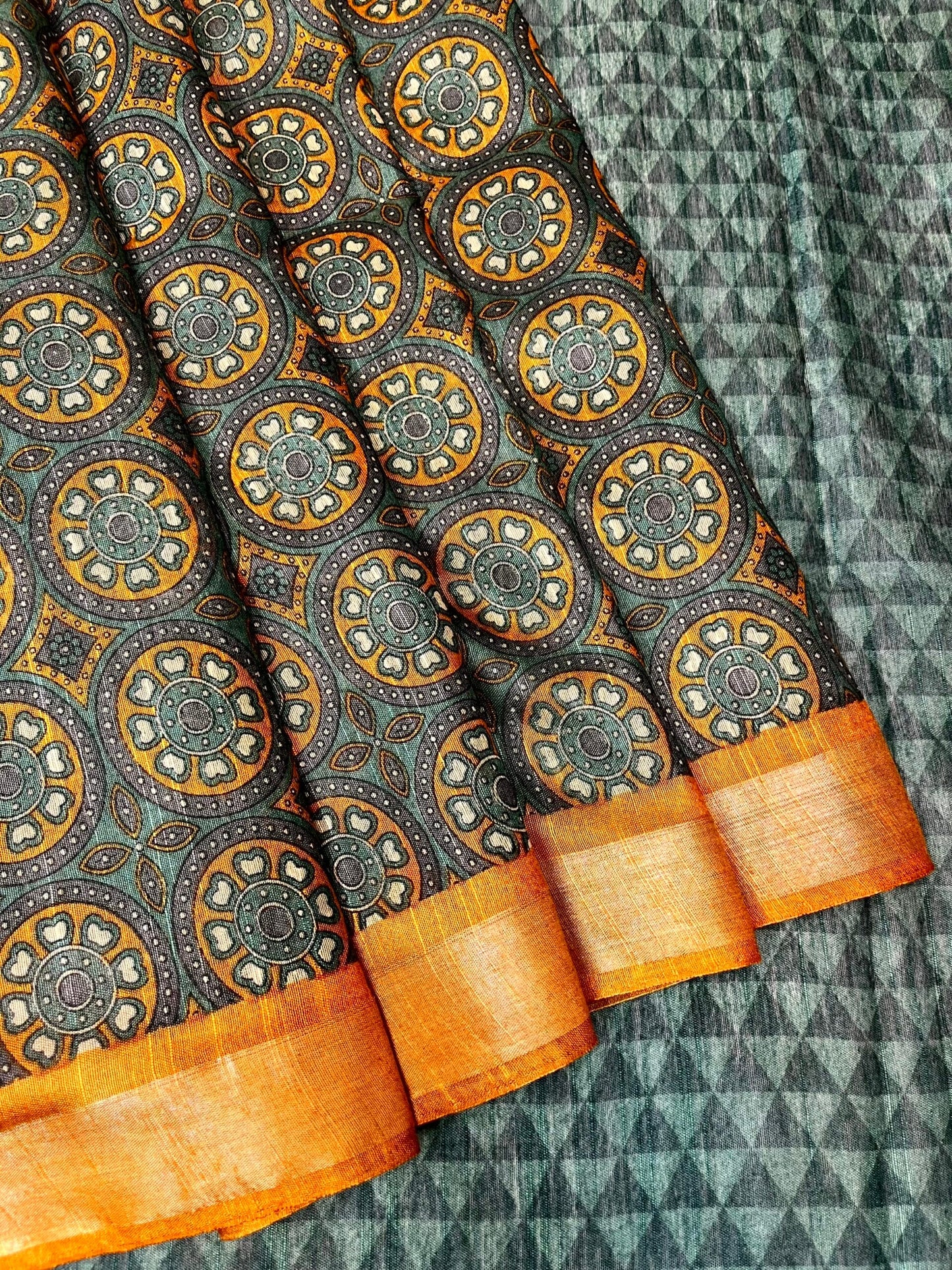 Brown Viscose Silk Digital Print Zari Border with Body and Pallu Floral Design pr0147ds