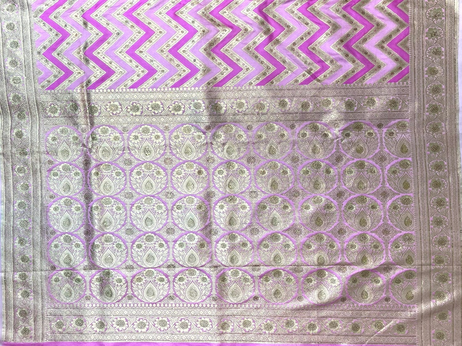 Purple Banaras Katan Silk with Zari Lines with Intricate Border and Pallu Design b0375ds