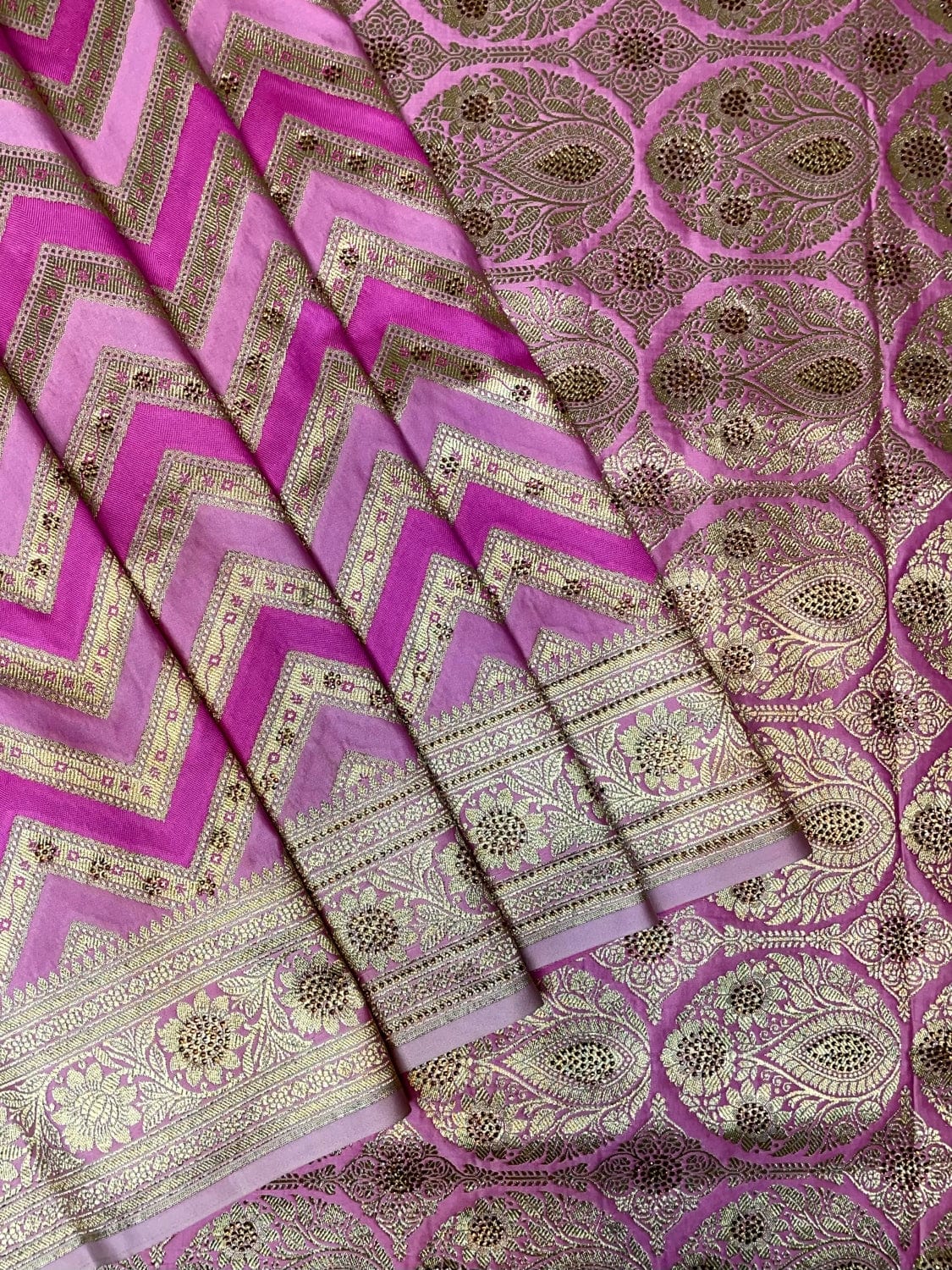 Purple Banaras Katan Silk with Zari Lines with Intricate Border and Pallu Design b0375ds