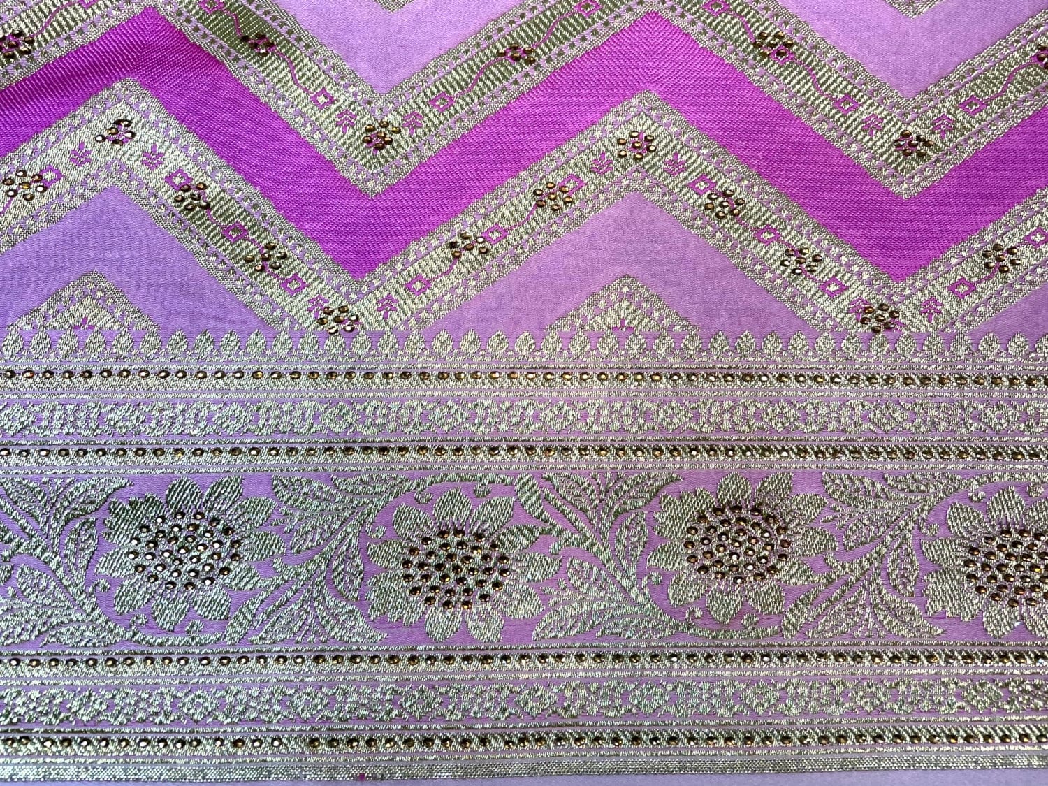 Purple Banaras Katan Silk with Zari Lines with Intricate Border and Pallu Design b0375ds