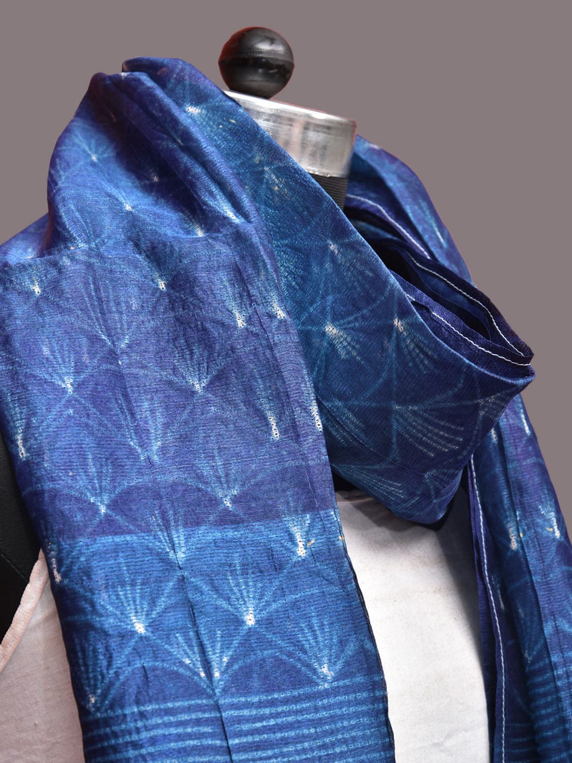 Purple Shibori Tussar Handloom Stole with Sea Shell Design ds3232