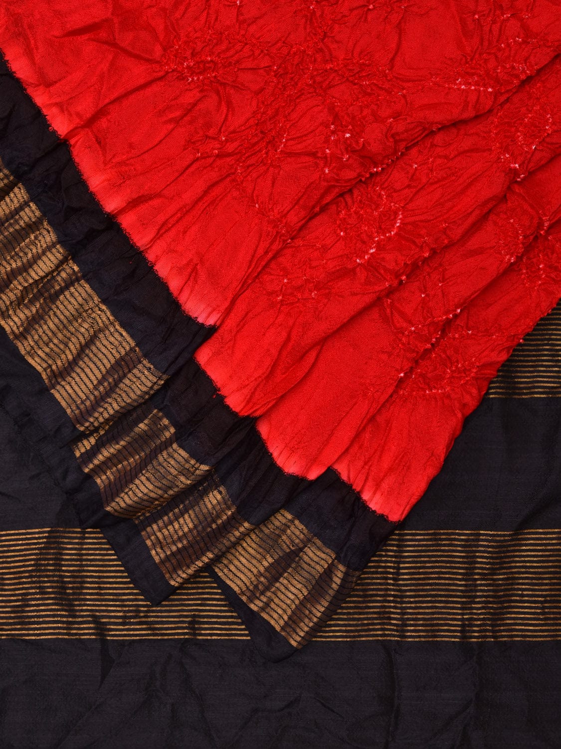 Red and Black Bandhani Gadwal Silk Handloom Saree with Tissue Pallu bn0500