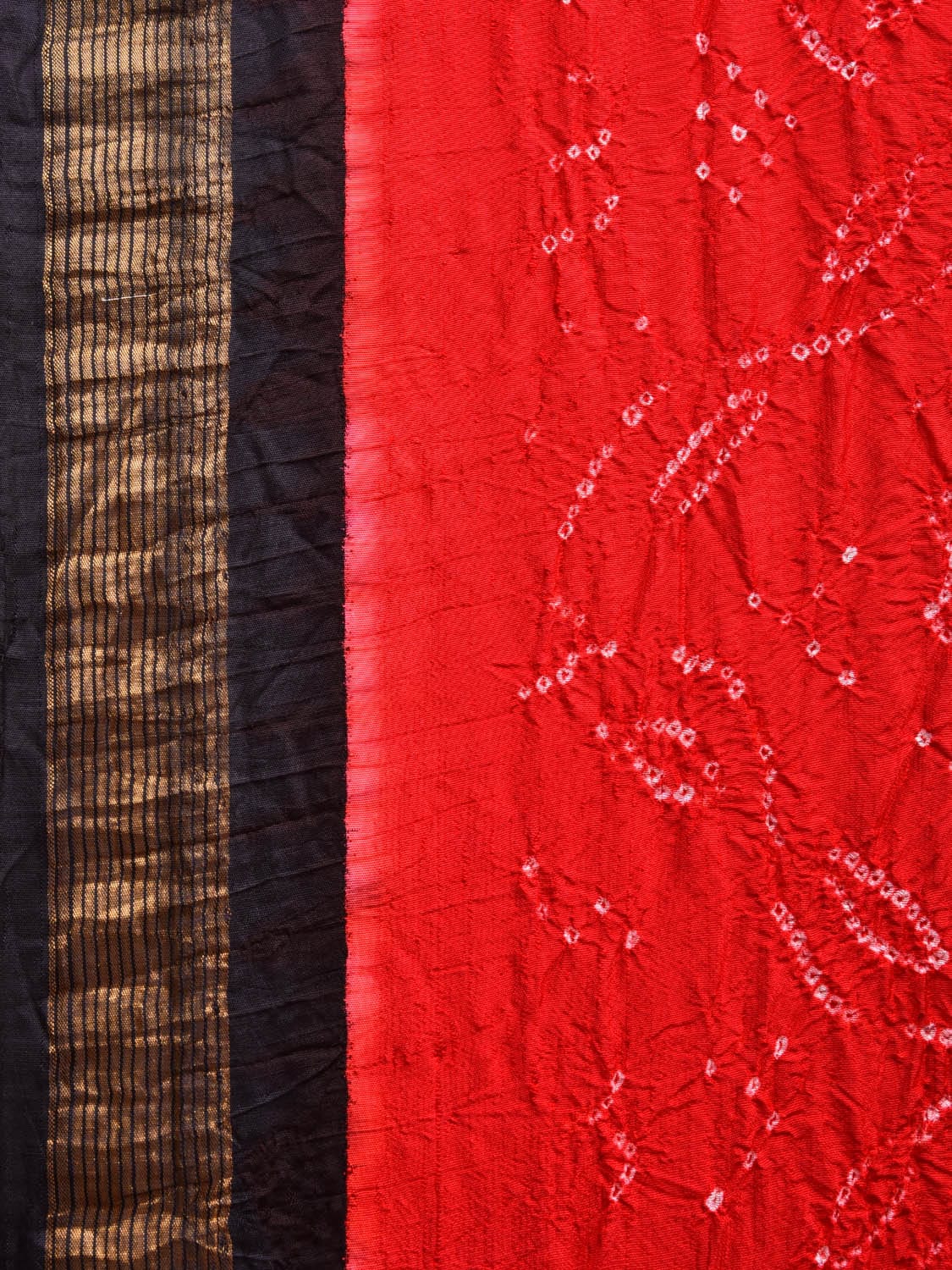 Red and Black Bandhani Gadwal Silk Handloom Saree with Tissue Pallu bn0500