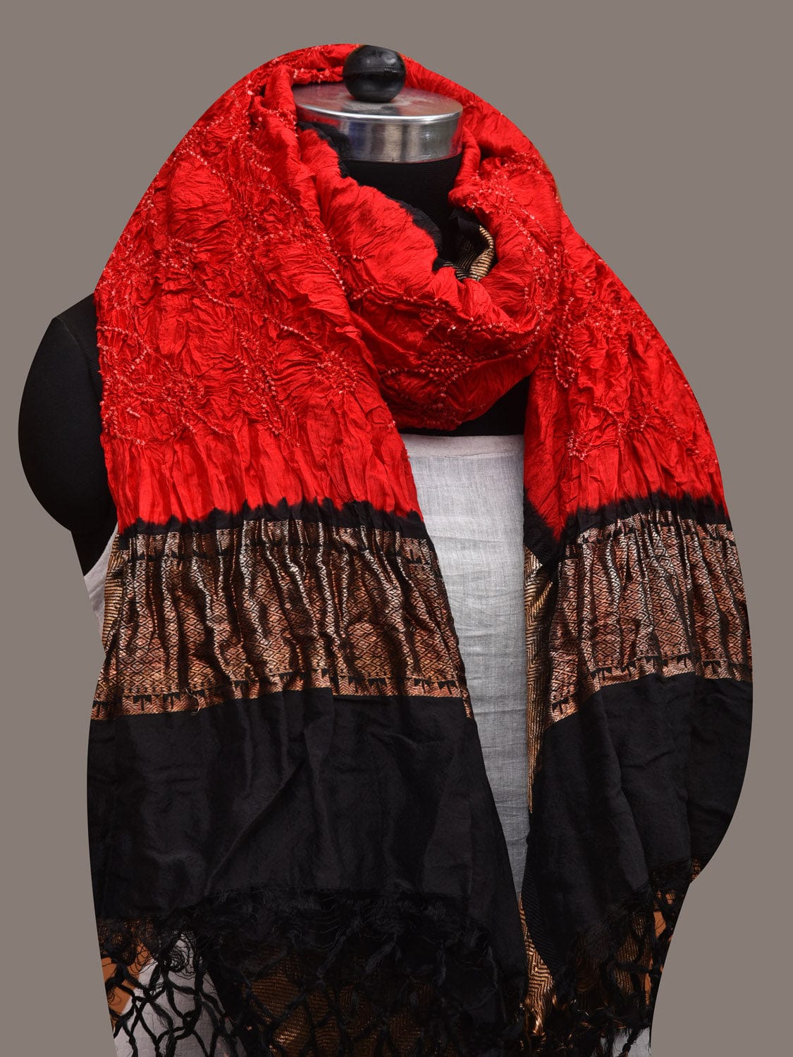 Red and Black Bandhani Kanchipuram Silk Handloom Dupatta with Border Design ds2768