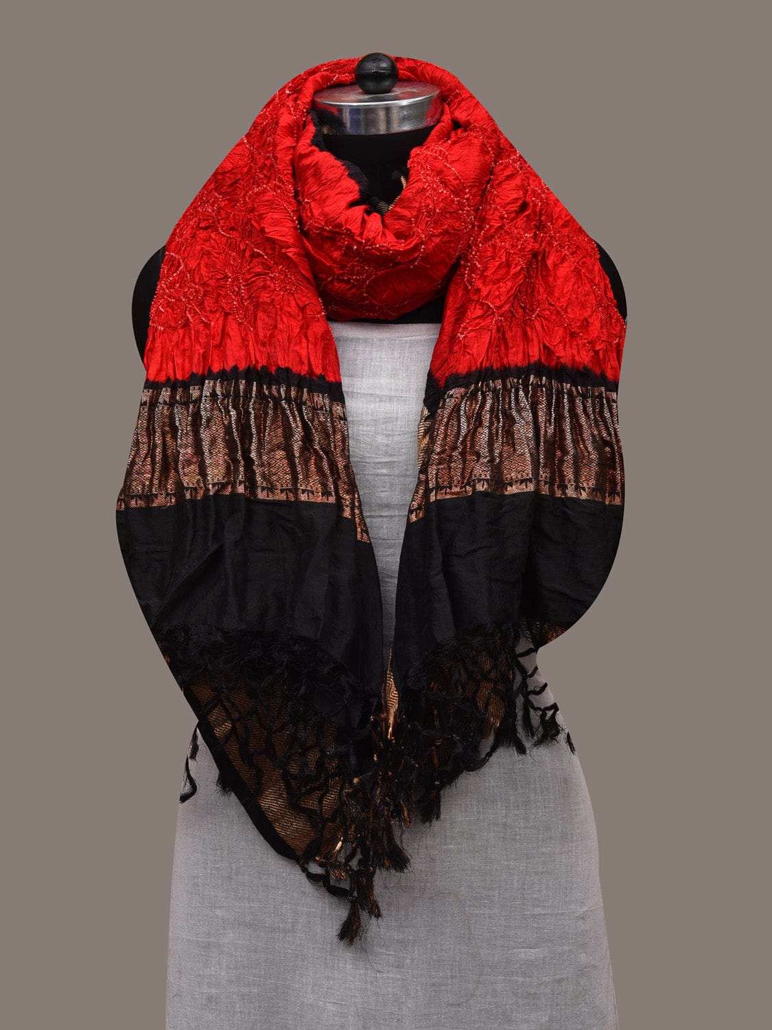 Red and Black Bandhani Kanchipuram Silk Handloom Dupatta with Border Design ds2768