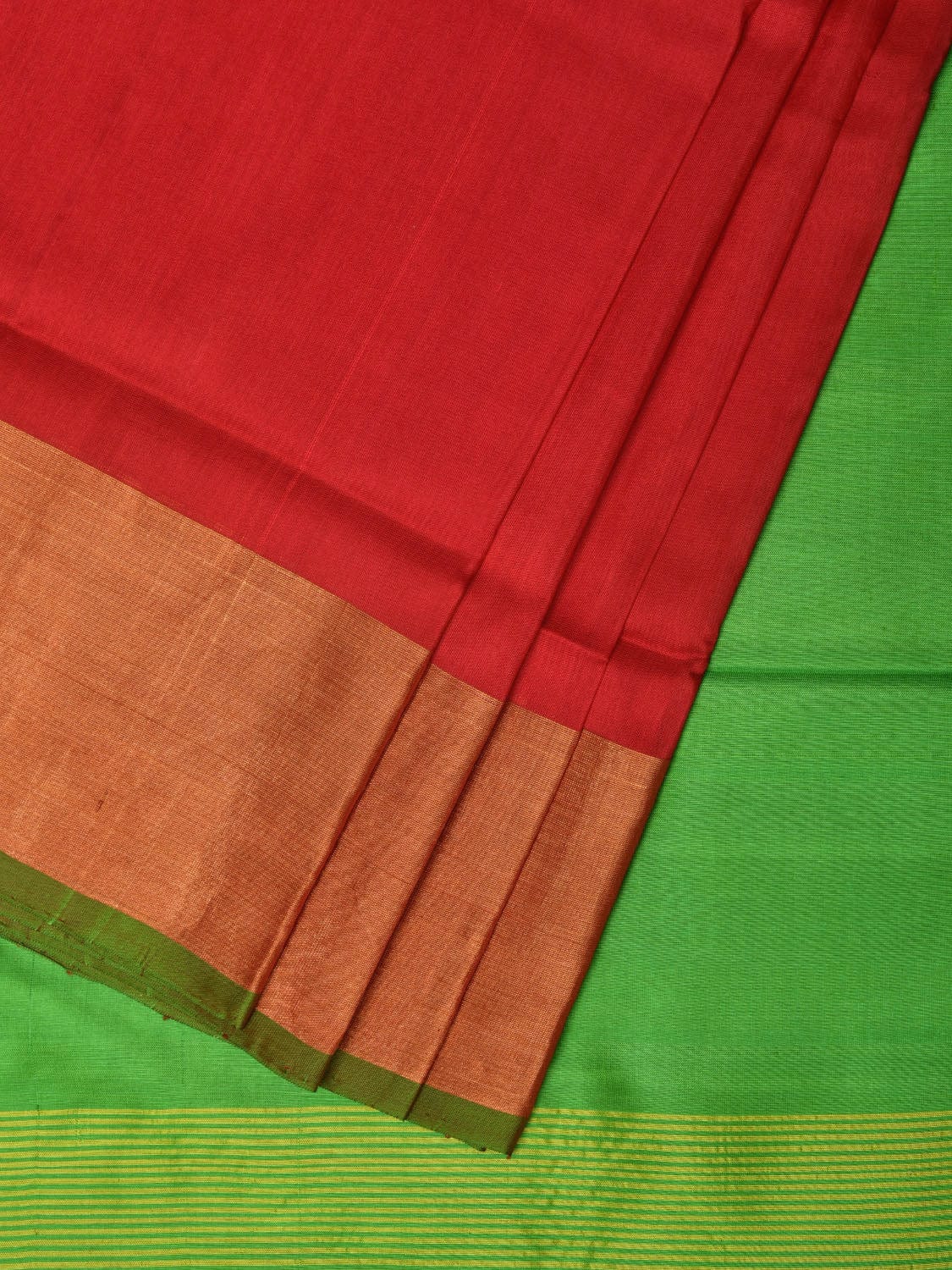 Red and Green Uppada Silk Handloom Plain Saree with Contrast Pallu Design u2148
