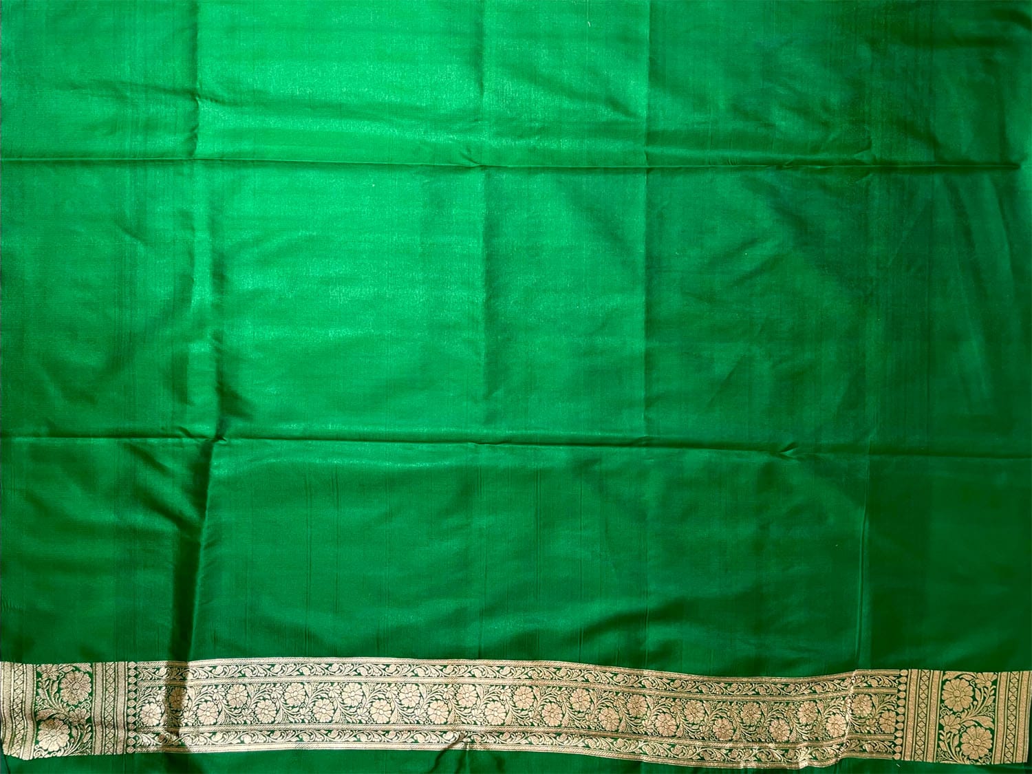 Red Banaras Katan Silk Saree with Body Butti and Border Design  b0361s