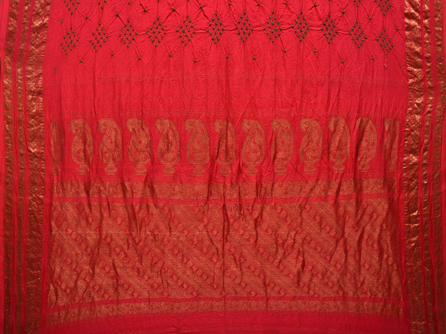 Red Bandhani Gadwal Silk Handloom Saree with Mango Pallu Design bn0391