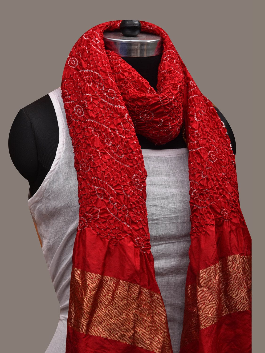 Red Bandhani Kanchipuram Silk Handloom Dupatta with Border Design ds2662