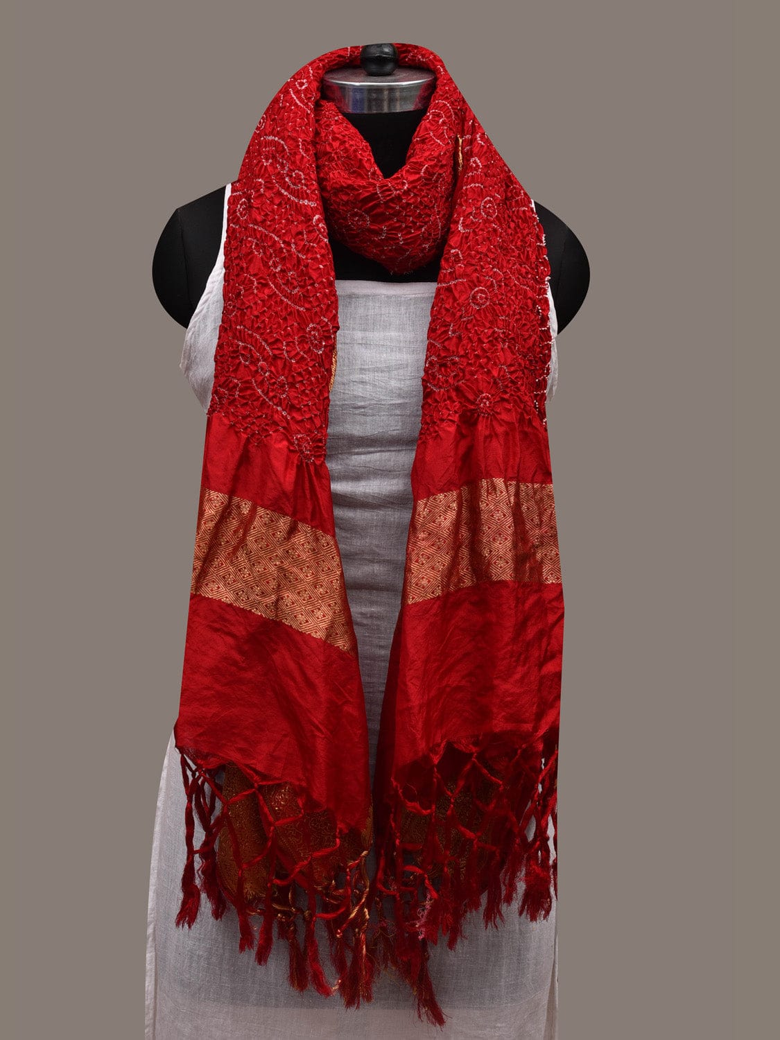 Red Bandhani Kanchipuram Silk Handloom Dupatta with Border Design ds2662