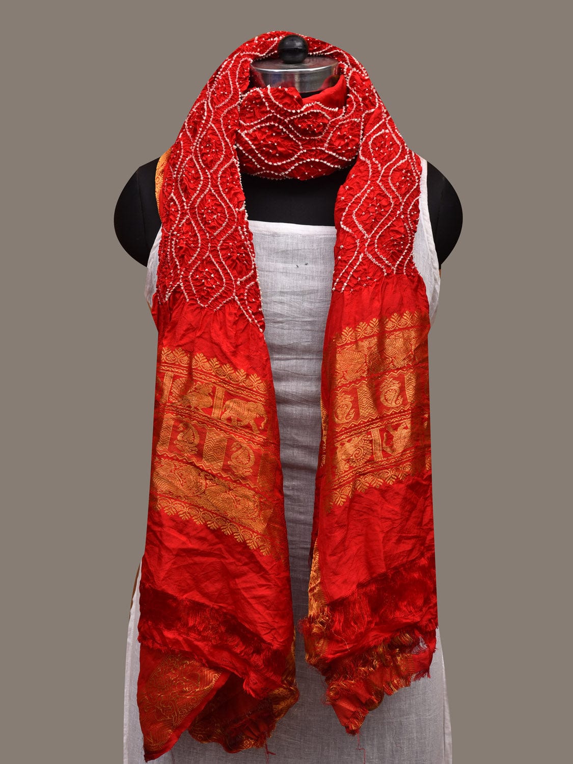 Red Bandhani Kanchipuram Silk Handloom Dupatta with Border Design ds2694
