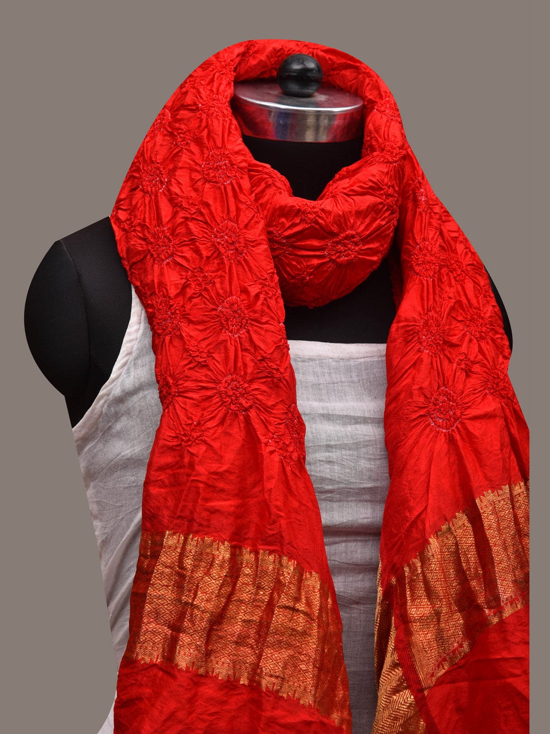 Red Bandhani Kanchipuram Silk Handloom Dupatta with Border Design ds2729