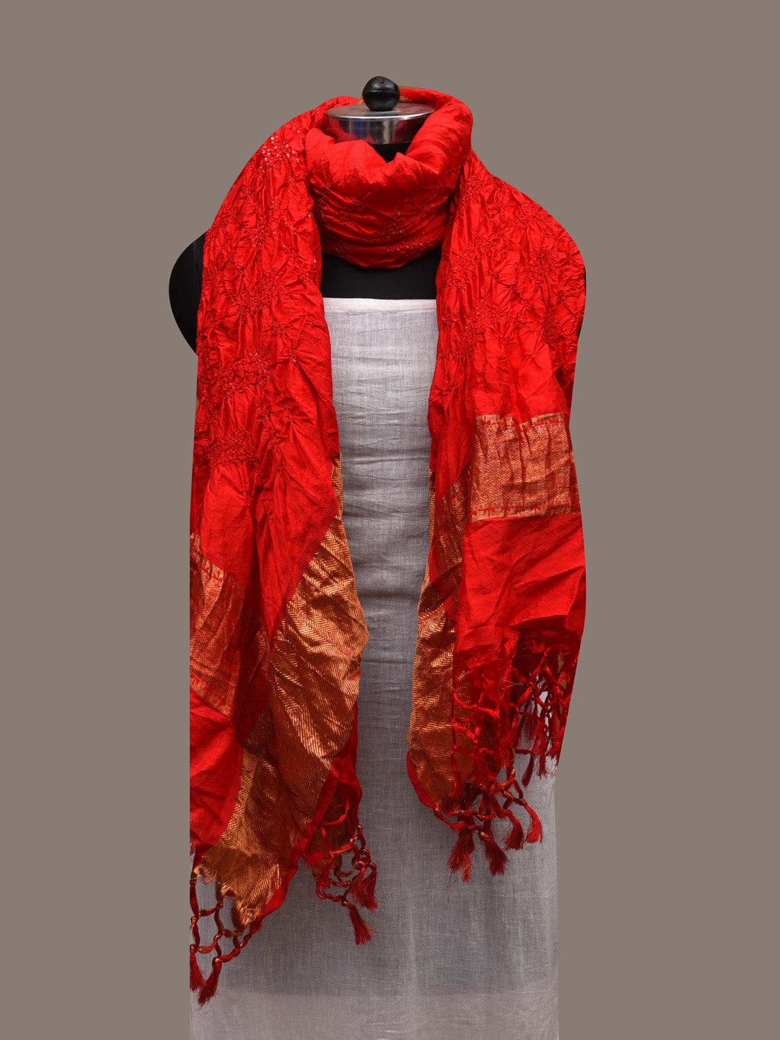 Red Bandhani Kanchipuram Silk Handloom Dupatta with Border Design ds2745