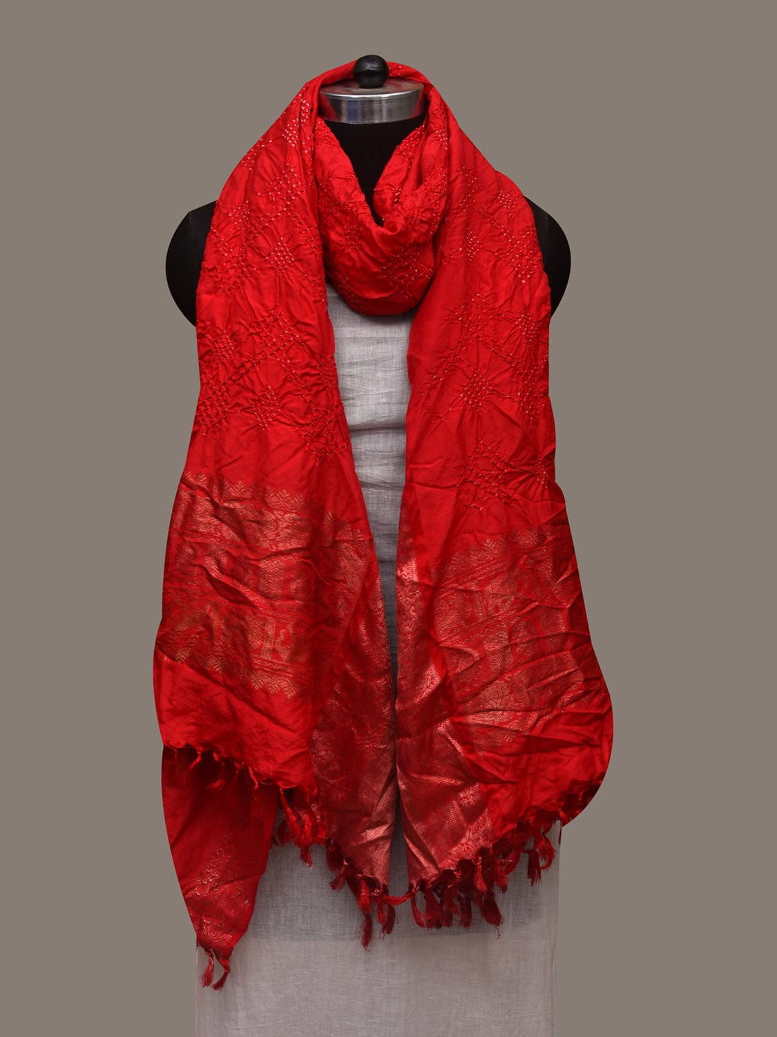 Red Bandhani Kanchipuram Silk Handloom Dupatta with Border Design ds2984