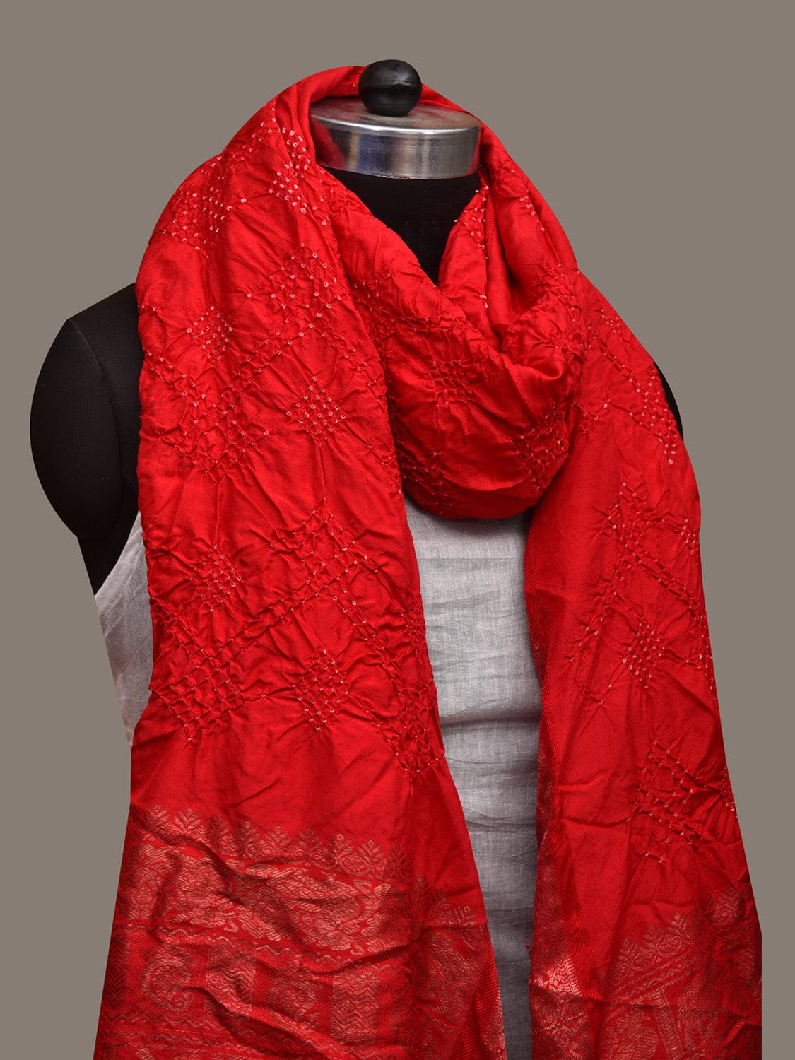 Red Bandhani Kanchipuram Silk Handloom Dupatta with Border Design ds2984