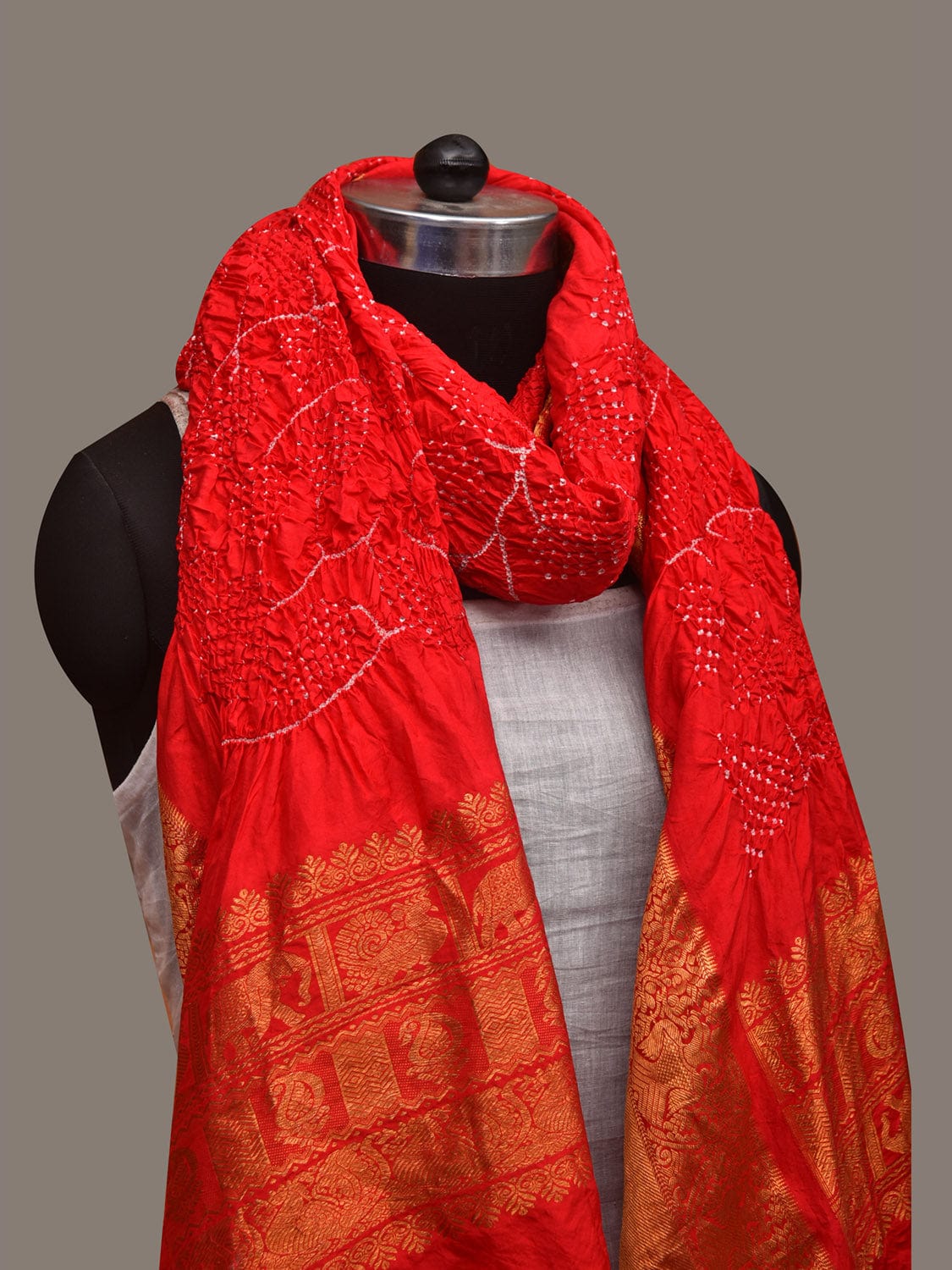 Red Bandhani Kanchipuram Silk Handloom Dupatta with Border Design ds2987