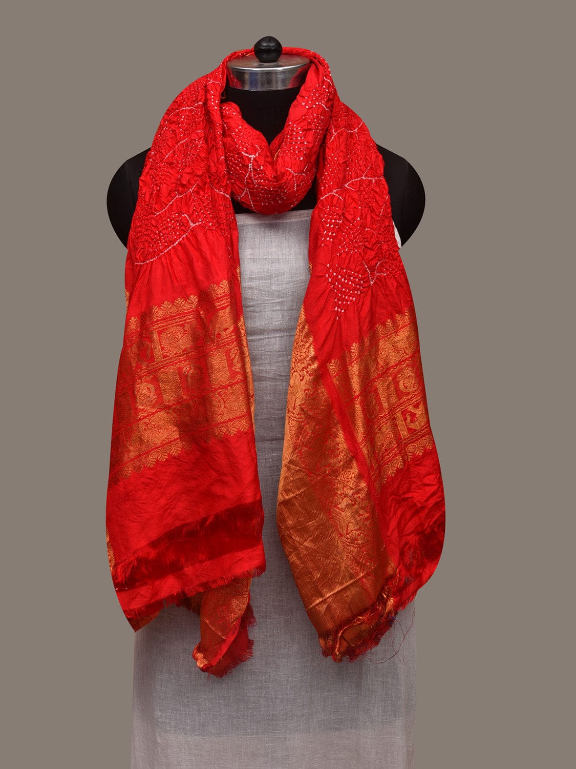 Red Bandhani Kanchipuram Silk Handloom Dupatta with Border Design ds2987