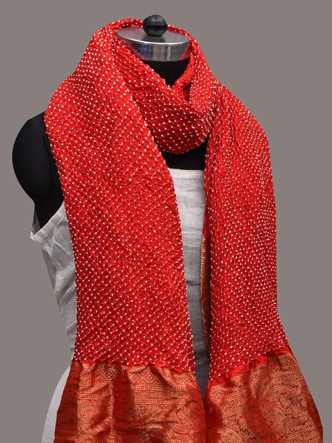 Red Bandhani Kanchipuram Silk Handloom Dupatta with Diagonal Design ds2556