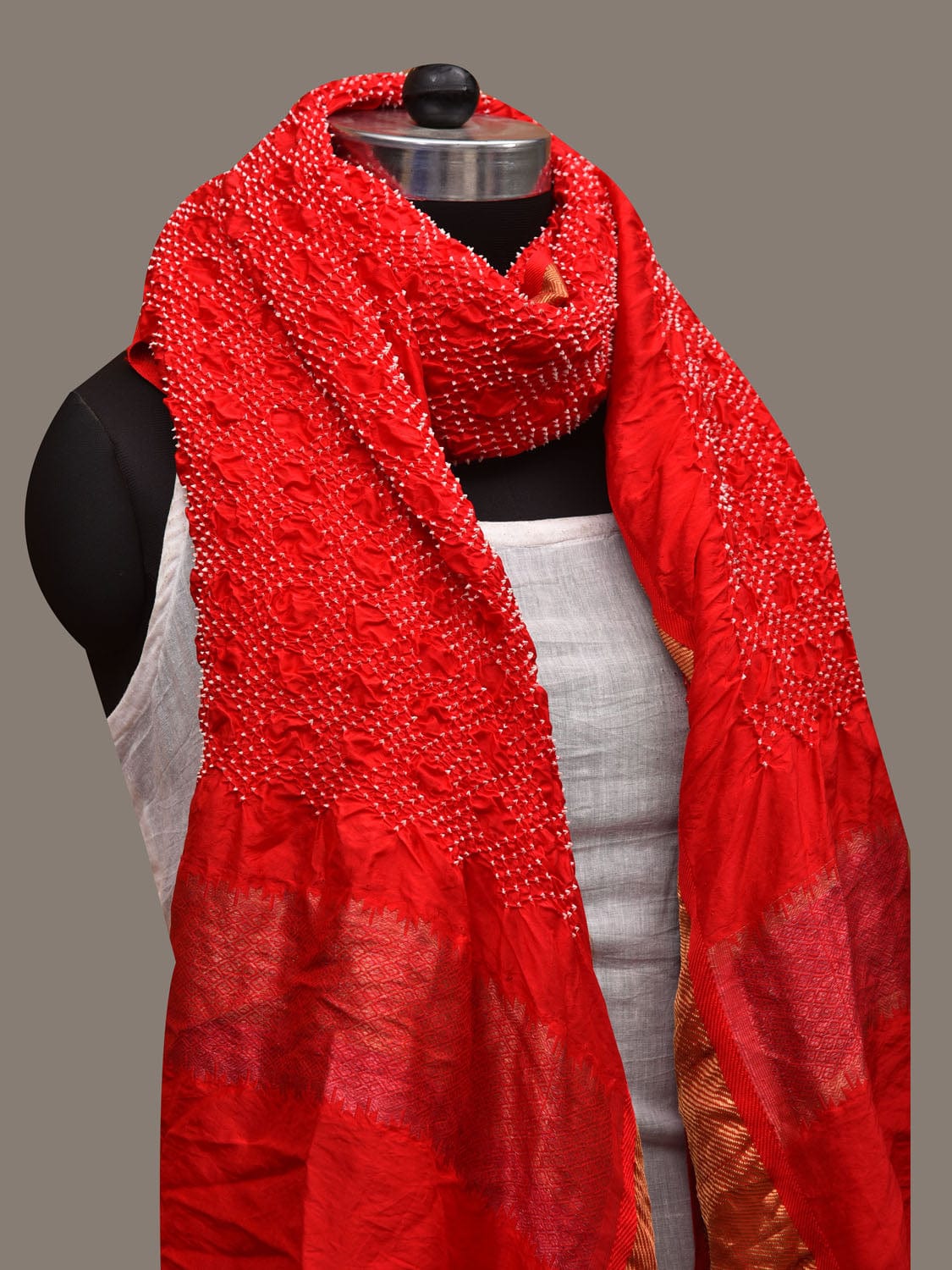 Red Bandhani Kanchipuram Silk Handloom Dupatta with Zari Border Design ds2899