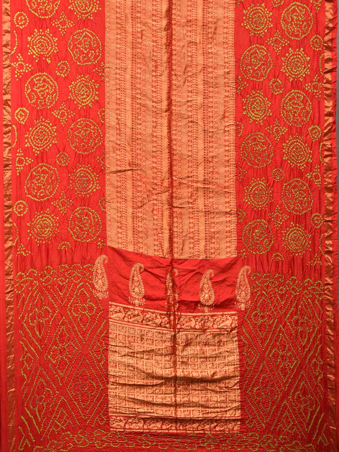 Red Bandhani Kanchipuram Silk Handloom Saree with Middle Brocade Design bn0155