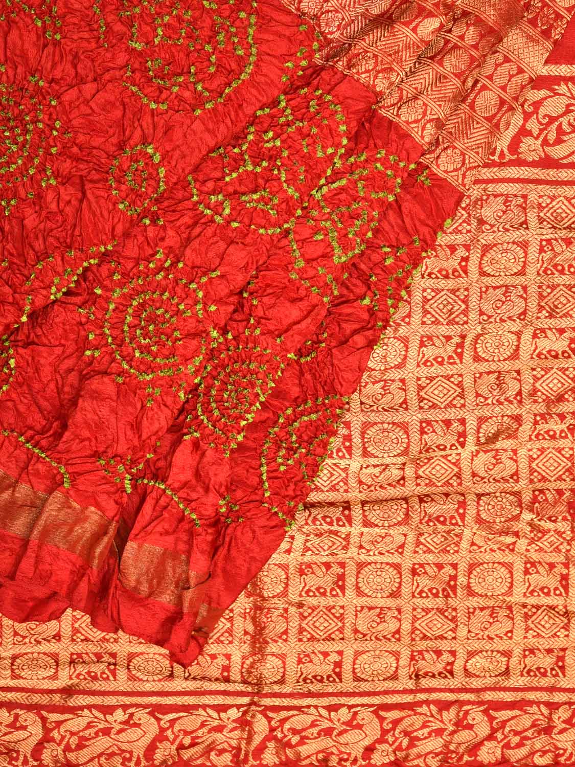 Red Bandhani Kanchipuram Silk Handloom Saree with Middle Brocade Design bn0155