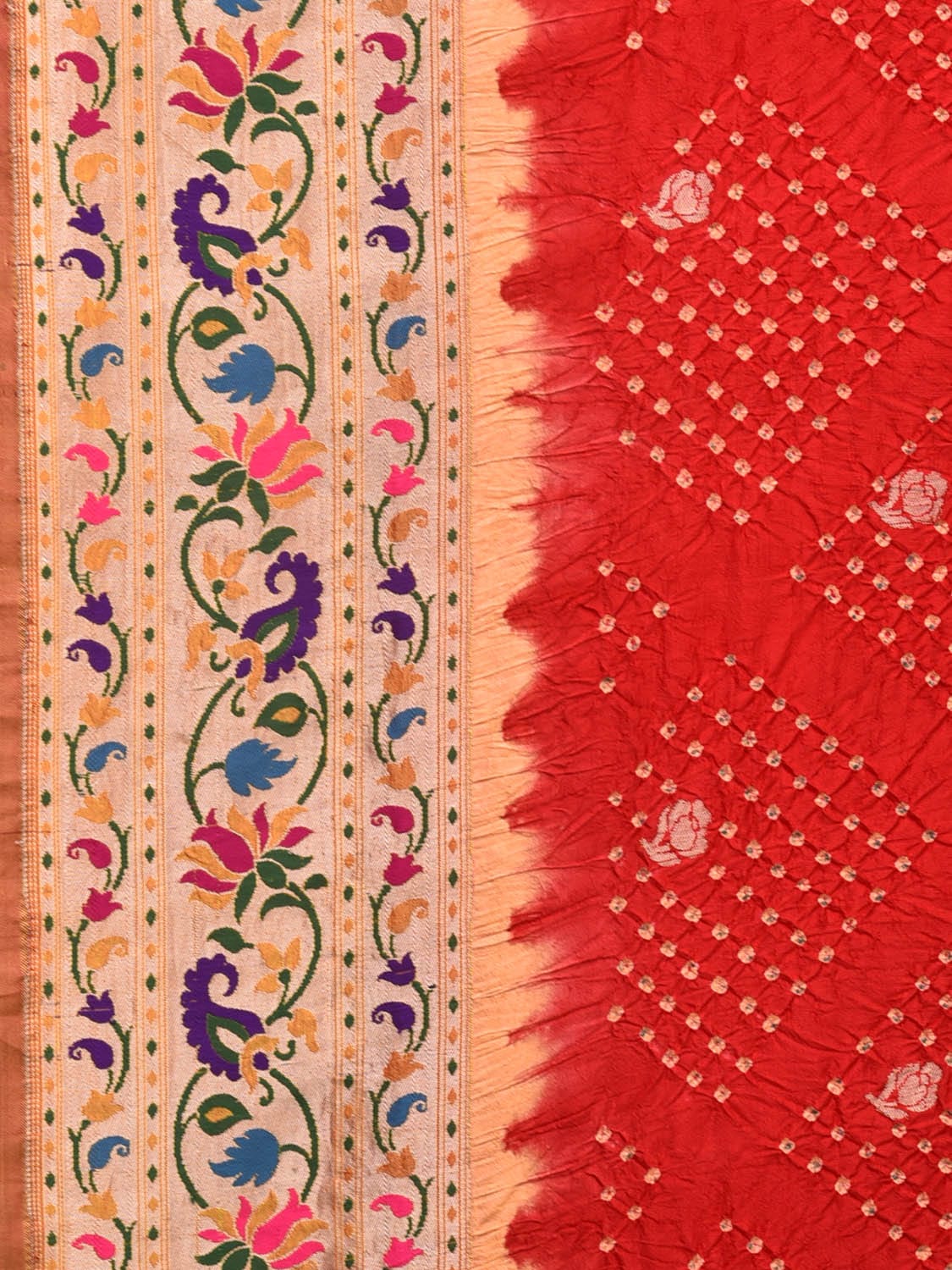 Red Bandhani Paithani Silk Handloom Saree with Lotus Border and Pallu Design bn0473