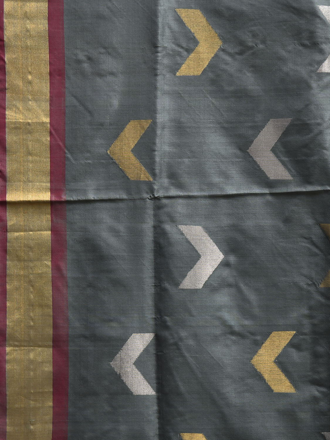 Grey and Burgundy Uppada Silk Handloom Saree with Body Buta and Zig-Zag Pallu Design u2379