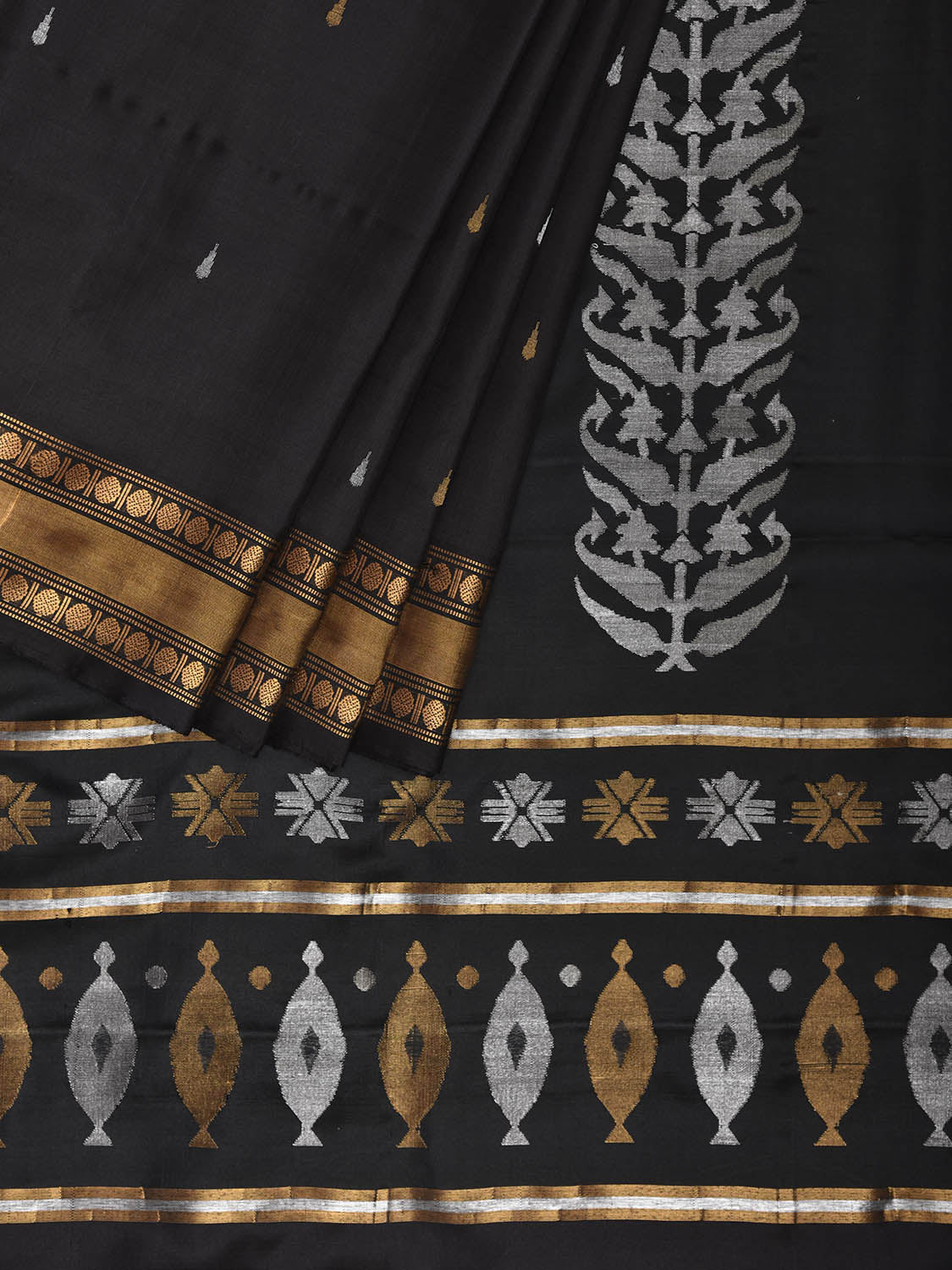 Black Uppada Silk Handloom Saree with Karpur Pallu Design u2397