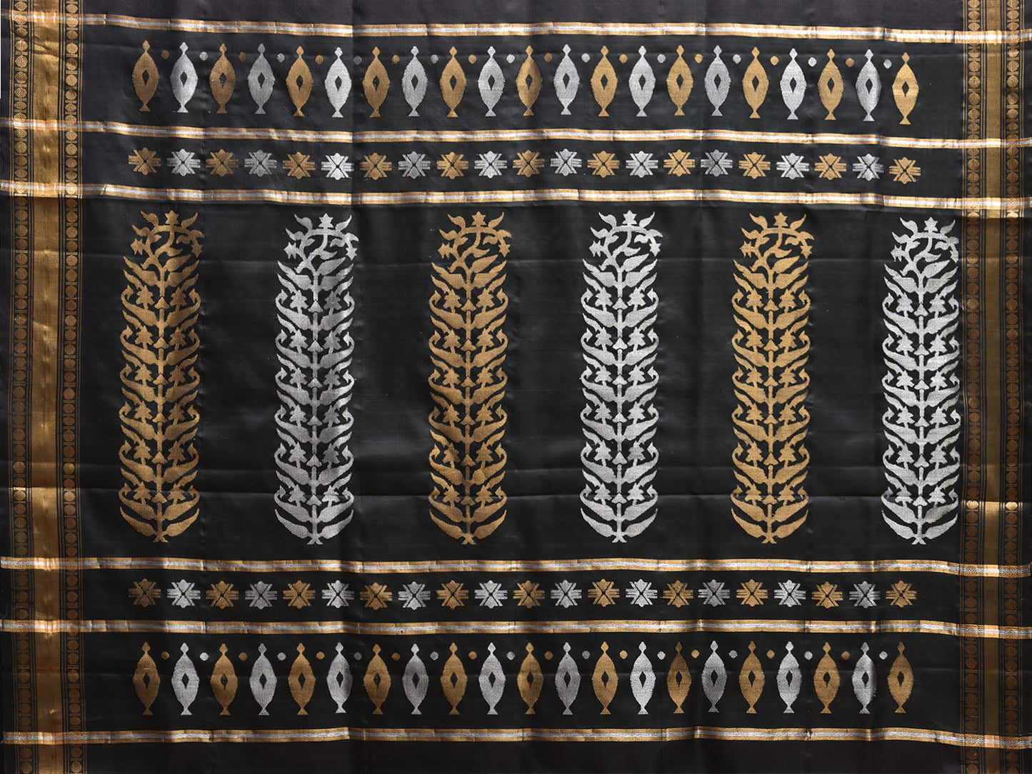 Black Uppada Silk Handloom Saree with Karpur Pallu Design u2397