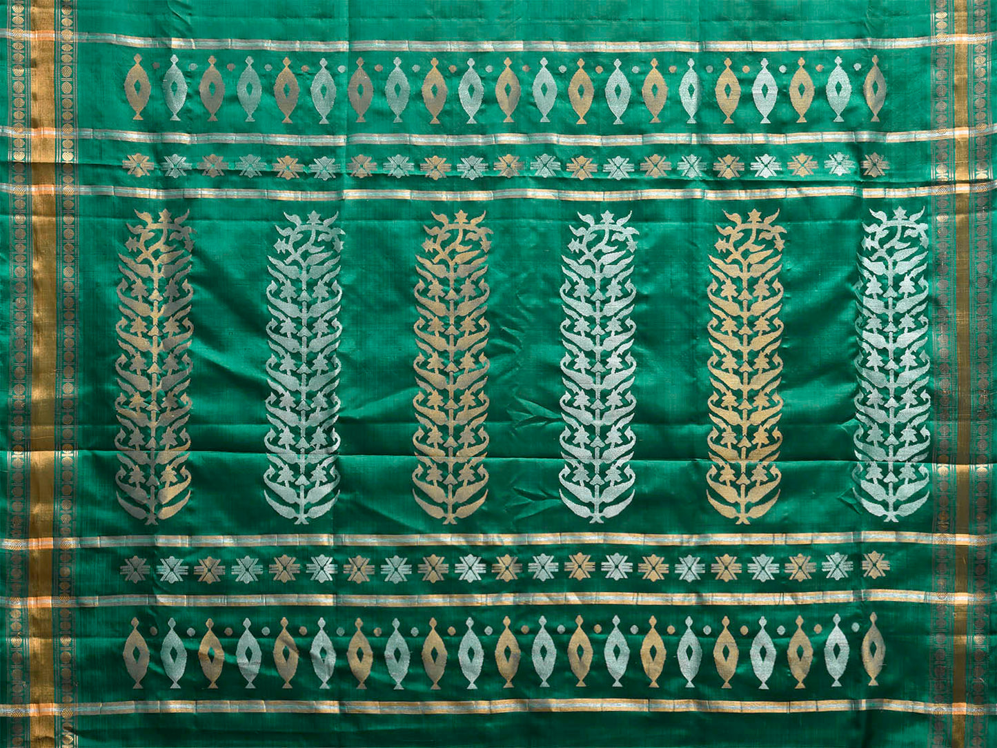 Green Uppada Silk Handloom Saree with Karpur Pallu Design u2495