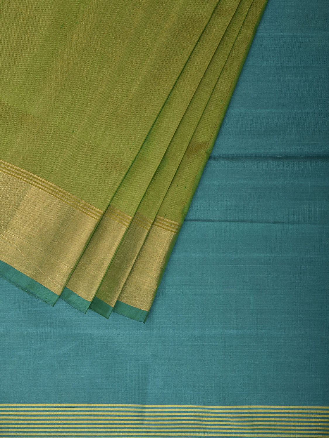 Green and Blue Uppada Silk Handloom Plain Saree with Contrast Pallu Design u2501
