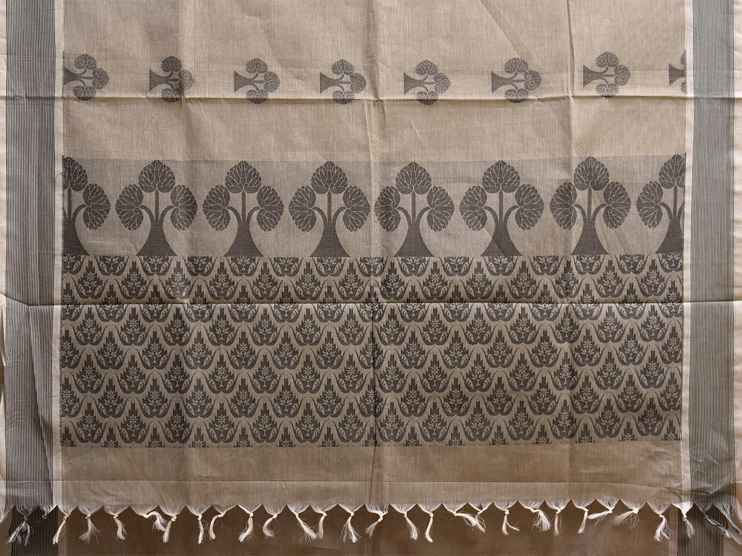 Grey Venkatagiri Cotton Saree with Tree Buta and Pallu Design v0295