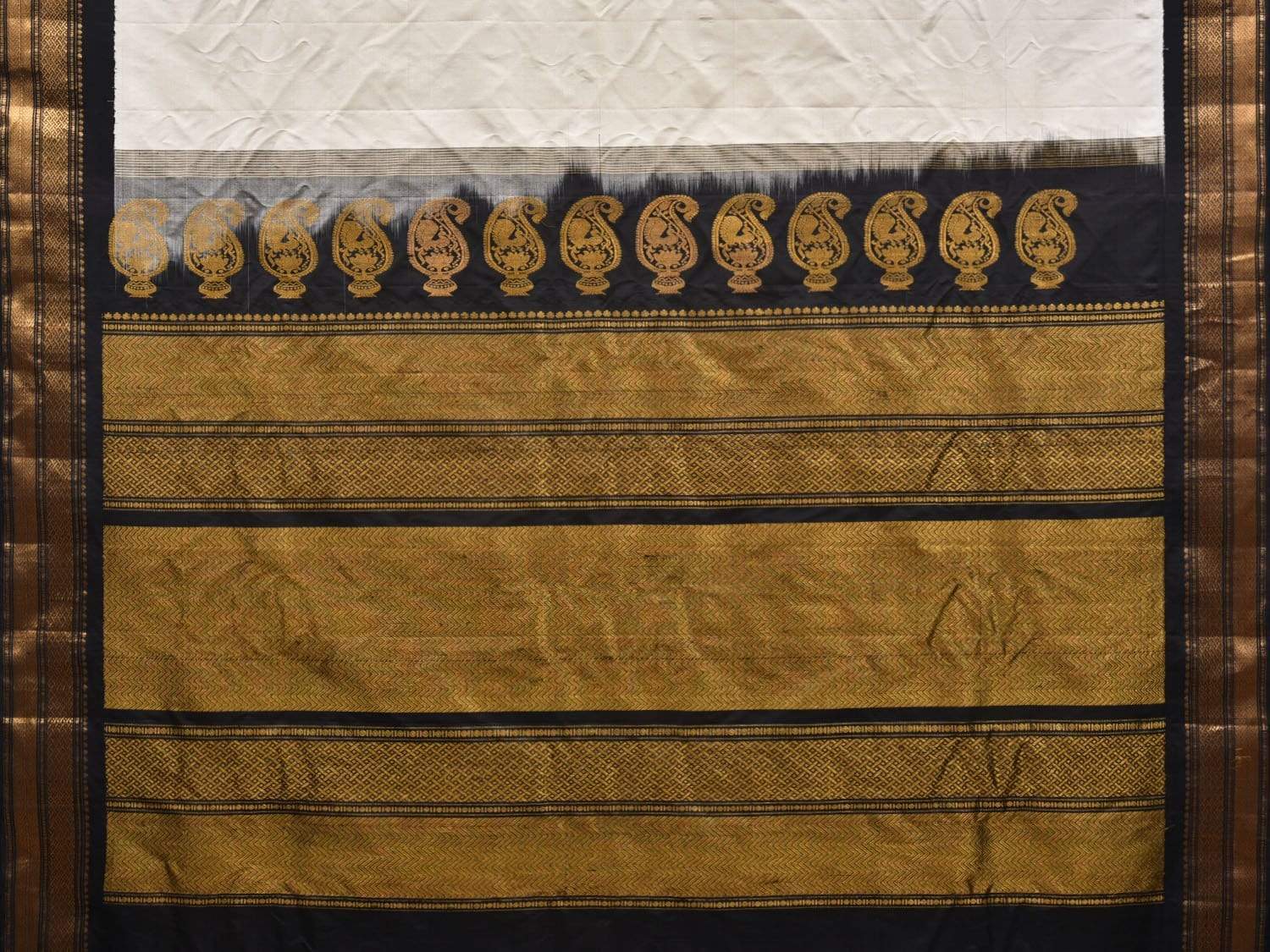 White and Black Gadwal Silk Handloom Saree with Mango Pallu Design g0272