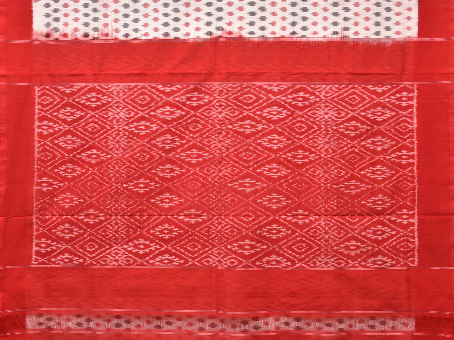 White and Red Pochampally Ikat Cotton Handloom Saree with All Over Design i0792