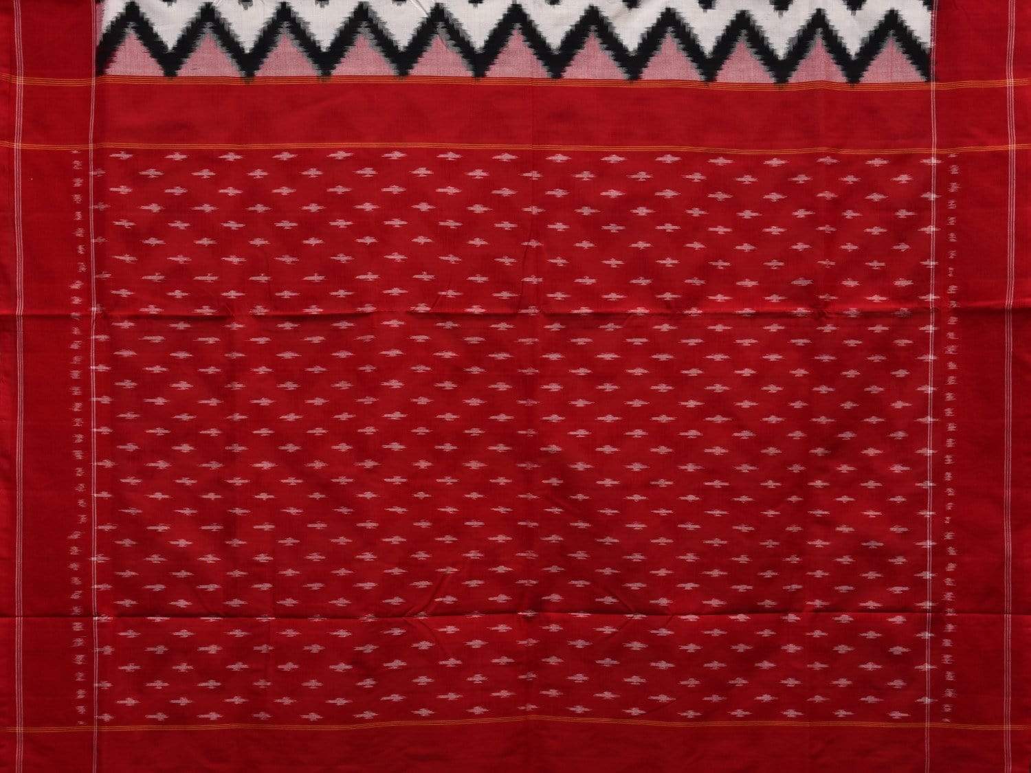 White and Red Pochampally Ikat Cotton Handloom Saree with Zig-Zag Design i0604
