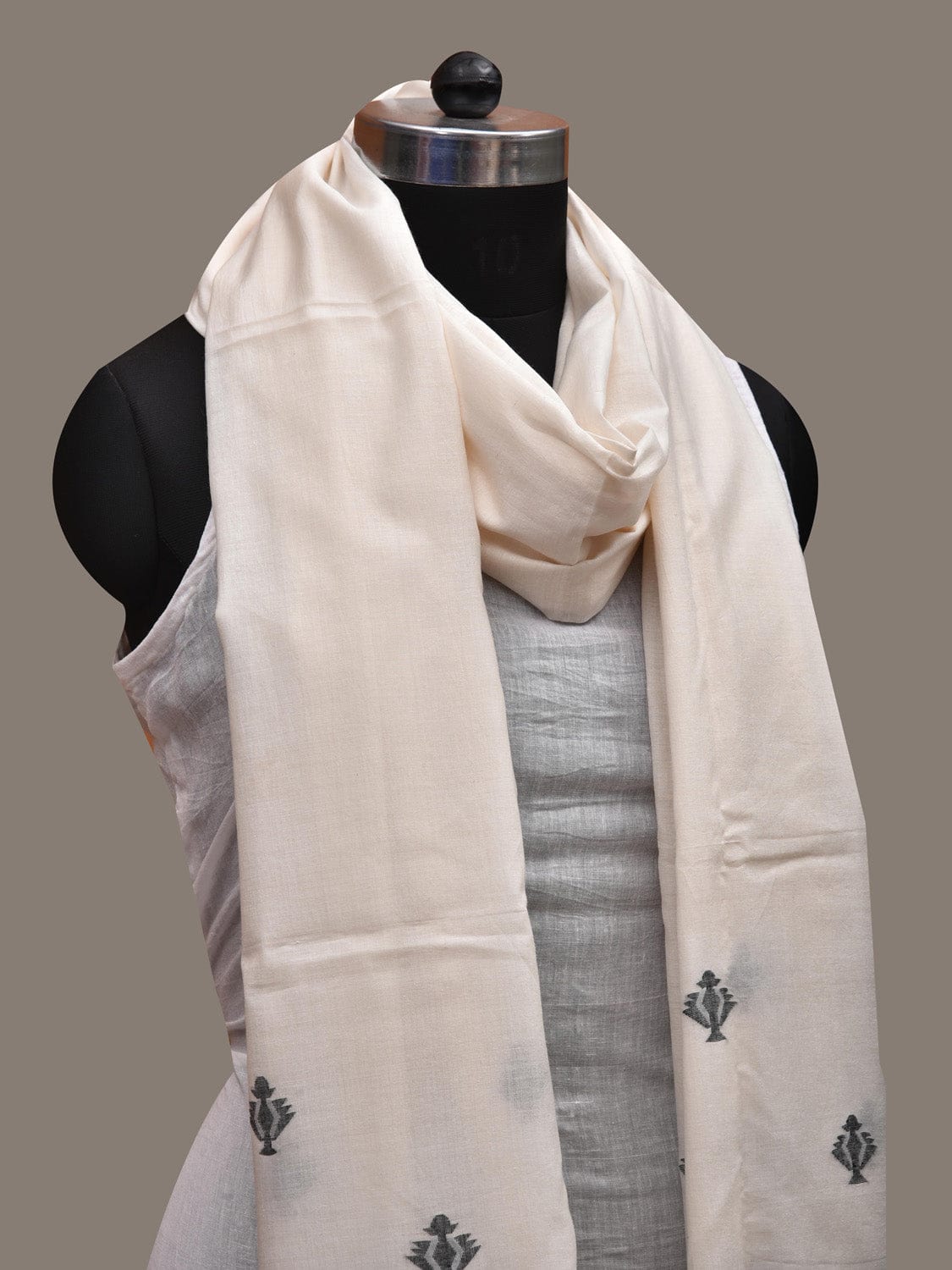 White Khadi Cotton Handloom Dupatta with Dhakai Design ds2654