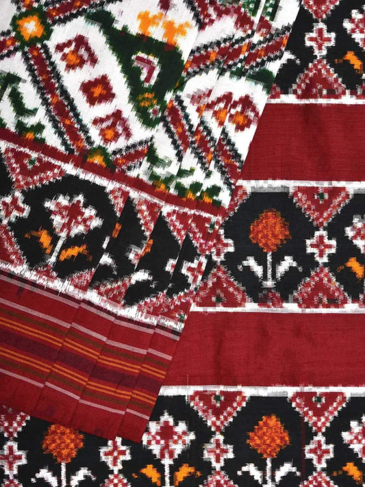 White Pochampally Double Ikat Silk Handloom Saree with Narikunj Design i0581