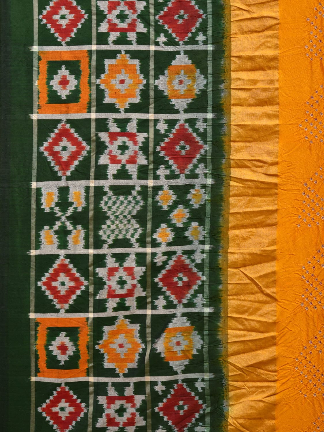 Yellow and Green Bandhani Ikat Silk Handloom Saree with One Side Border Design bn0360