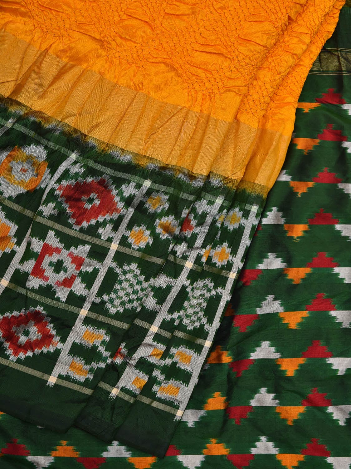 Yellow and Green Bandhani Ikat Silk Handloom Saree with One Side Border Design bn0360